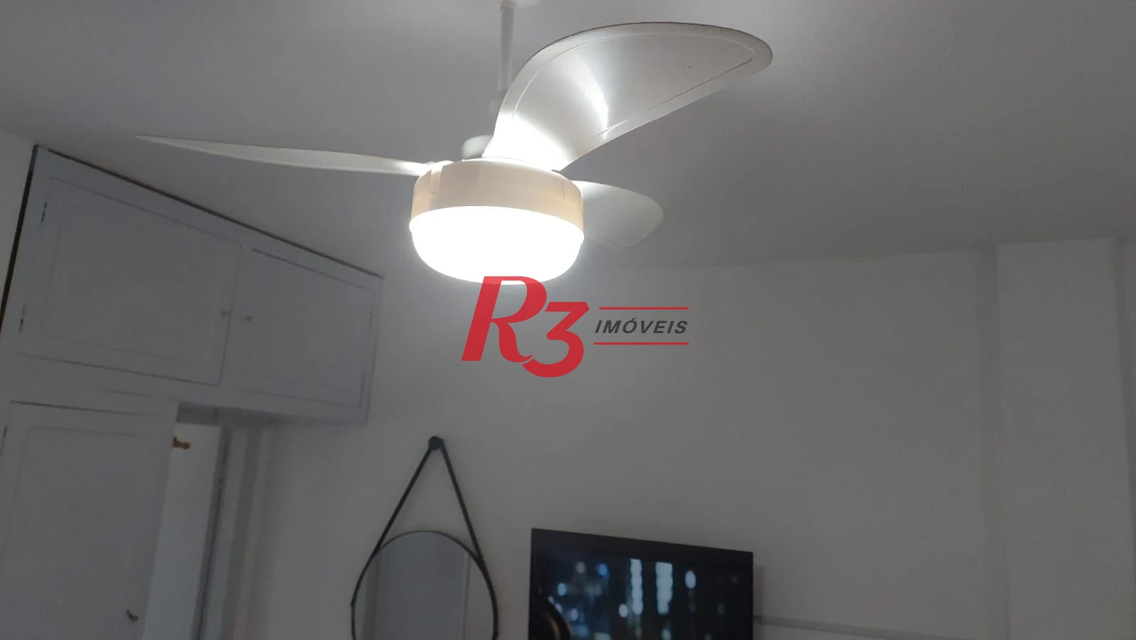 Studio mobiliado 1 quadra da praia em santos