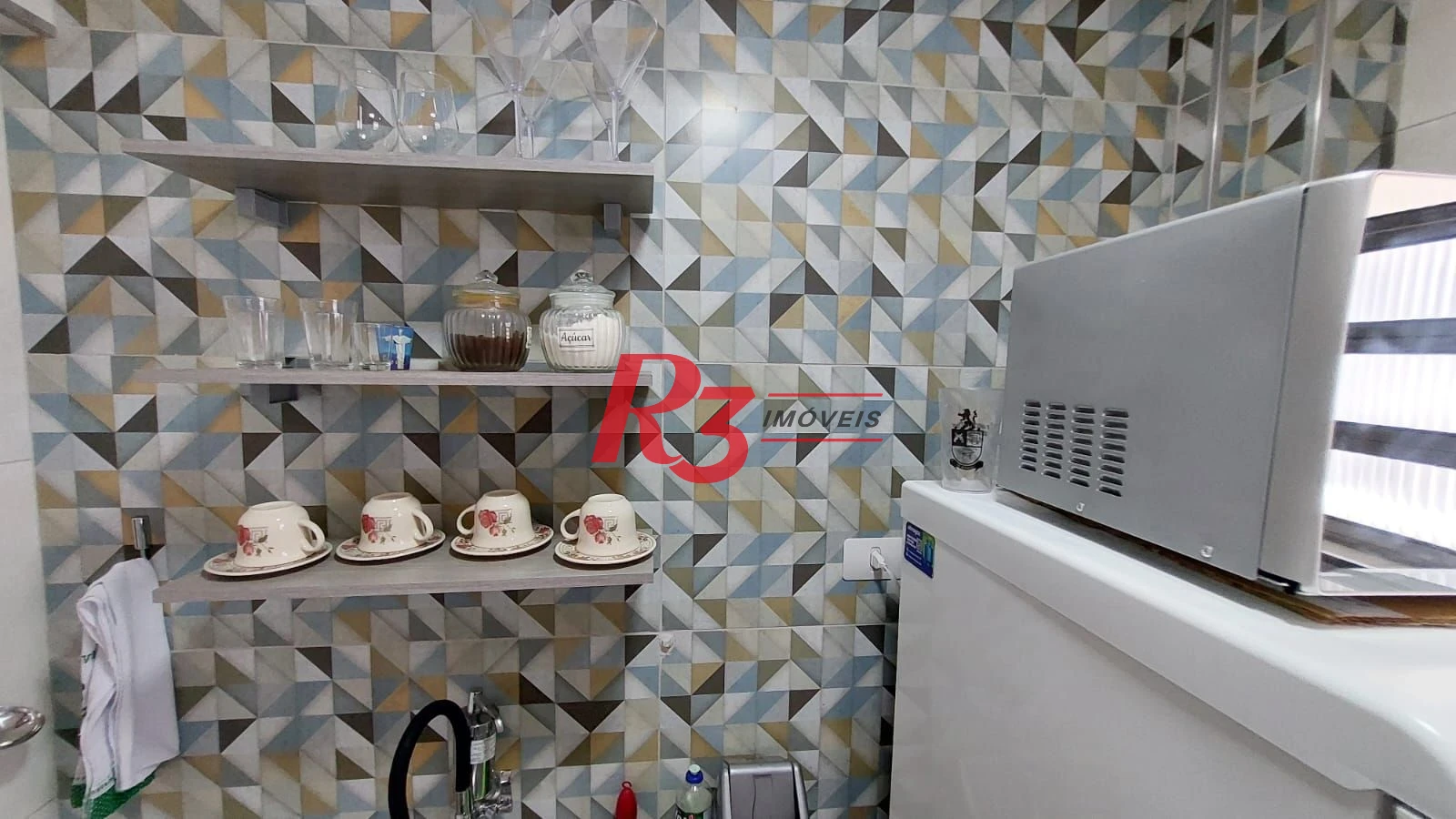 Studio mobiliado 1 quadra da praia em santos