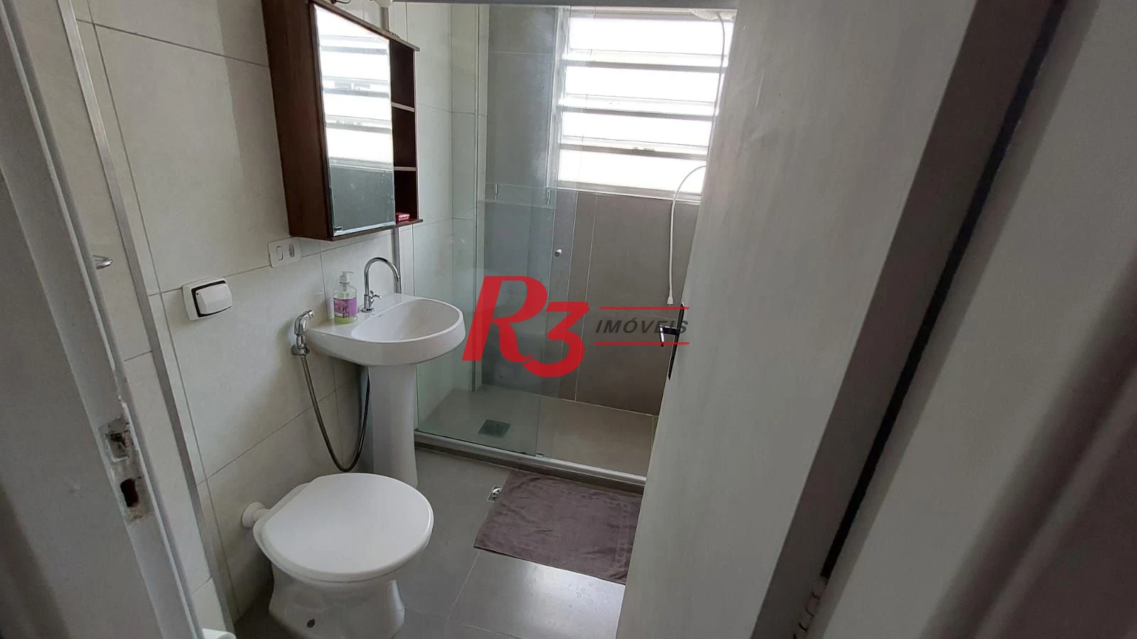 Studio mobiliado 1 quadra da praia em santos