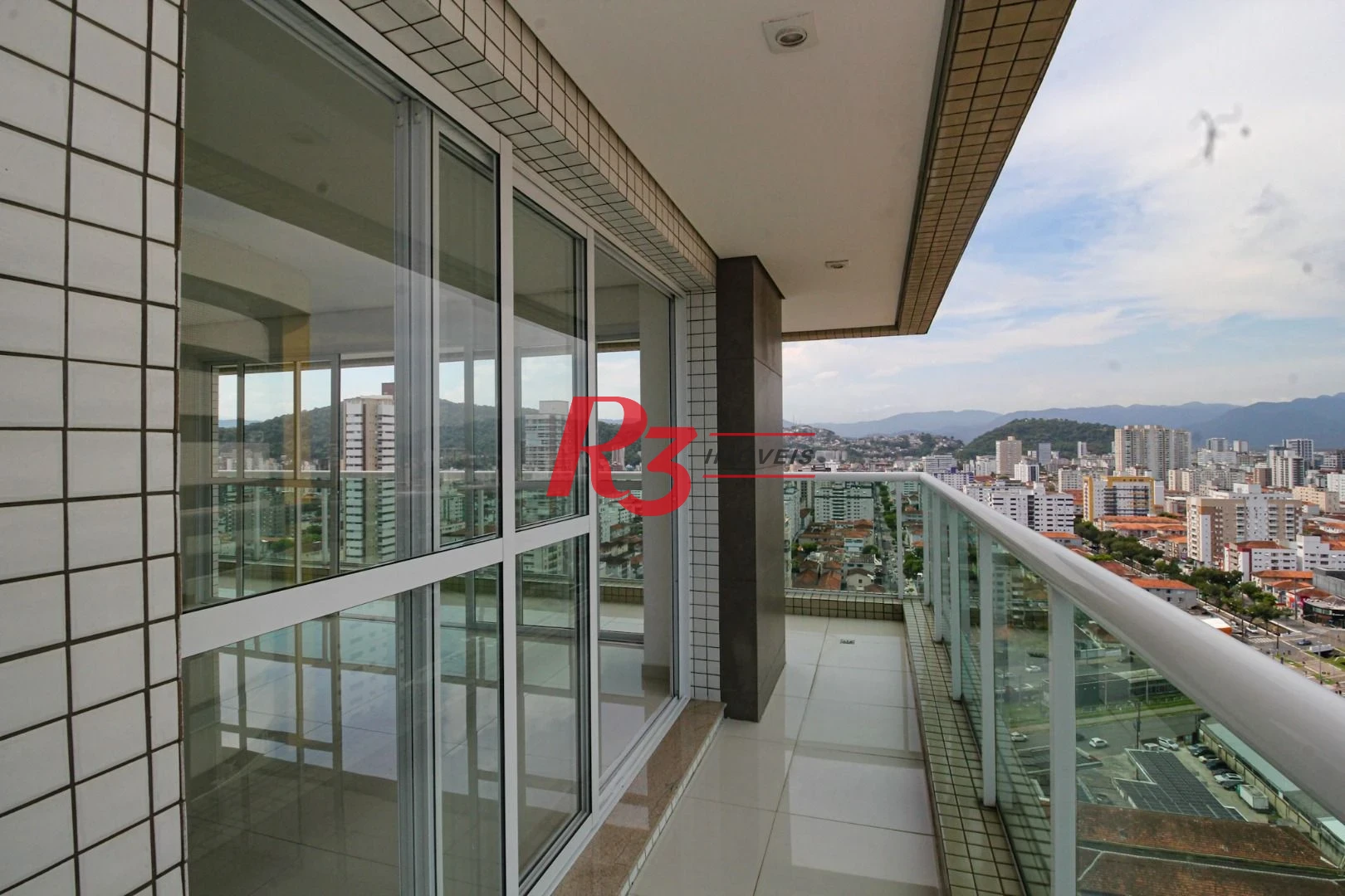 Cobertura com 4 dormitórios à venda, 413 m² por R$ 3.850.000,00 - Pompéia - Santos/SP