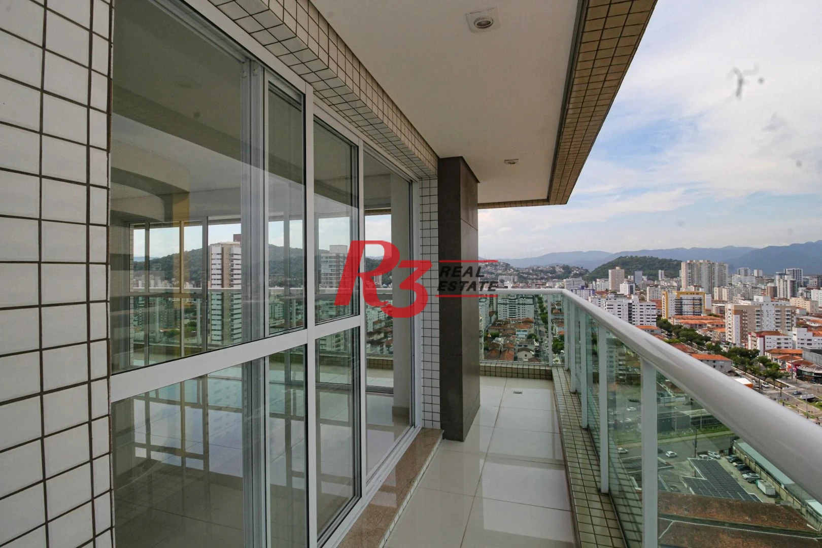 Cobertura com 4 dormitórios à venda, 413 m² por R$ 3.850.000,00 - Pompéia - Santos/SP