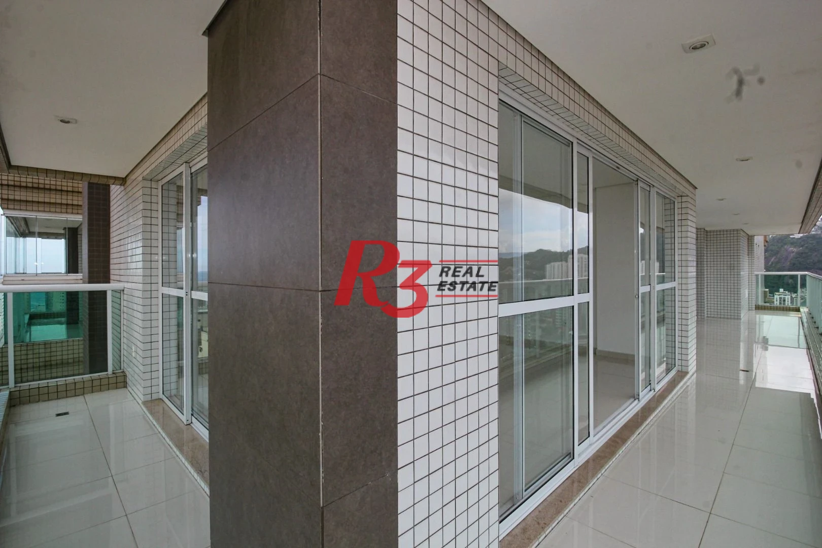 Cobertura com 4 dormitórios à venda, 413 m² por R$ 3.850.000,00 - Pompéia - Santos/SP