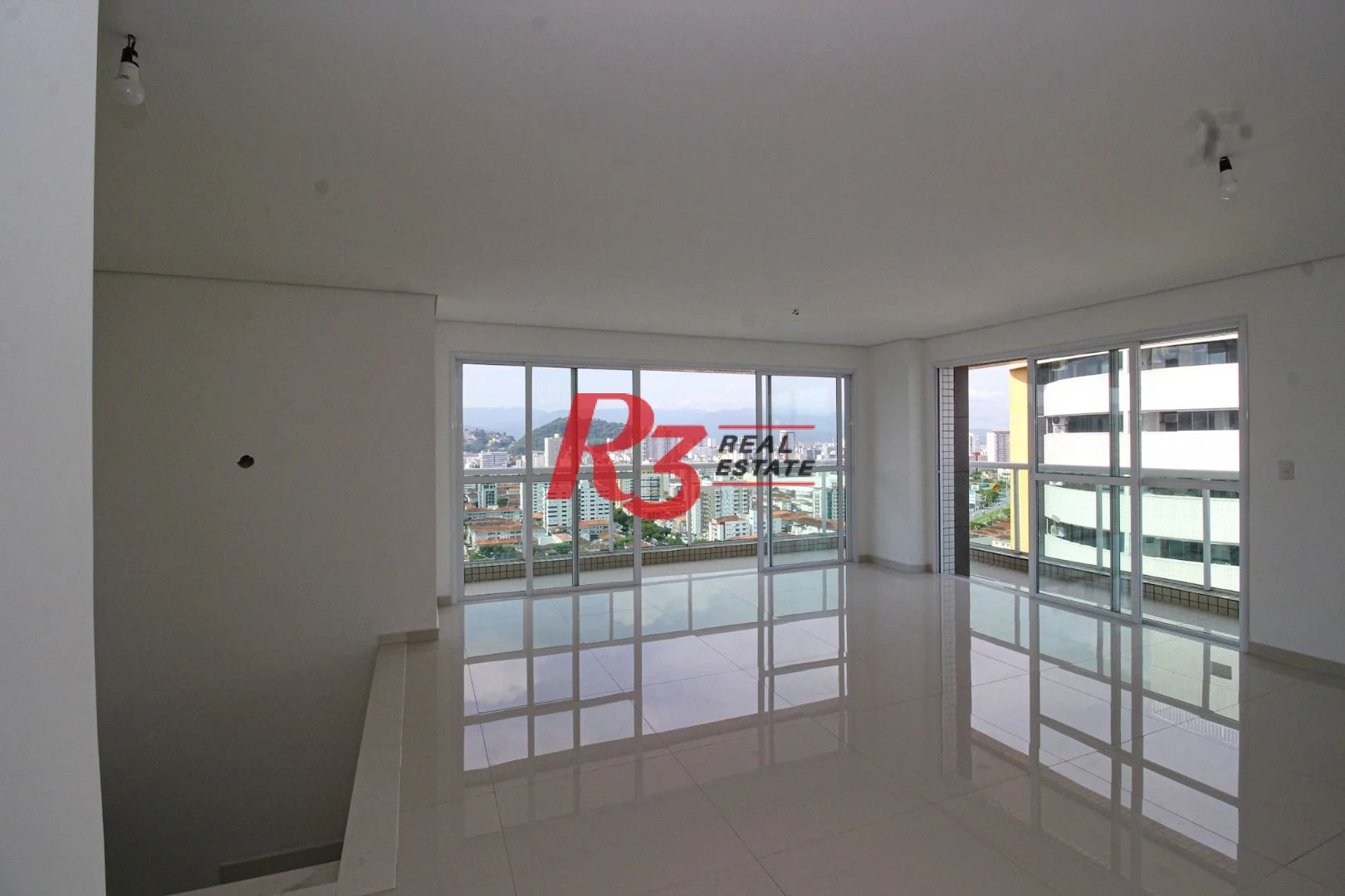 Cobertura com 4 dormitórios à venda, 413 m² por R$ 3.850.000,00 - Pompéia - Santos/SP