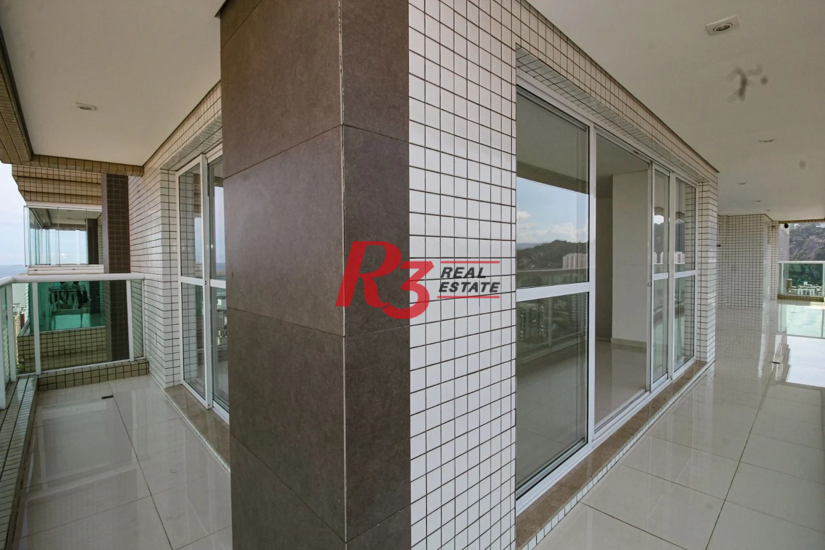 Cobertura com 4 dormitórios à venda, 413 m² por R$ 3.850.000,00 - Pompéia - Santos/SP
