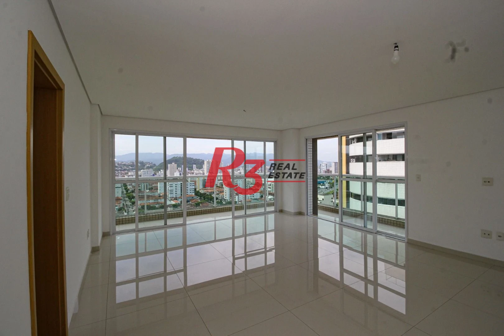 Cobertura com 4 dormitórios à venda, 413 m² por R$ 3.850.000,00 - Pompéia - Santos/SP