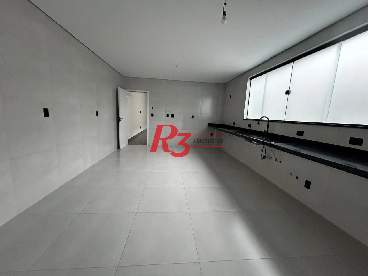 Casa com 3 dormitórios à venda, 290 m² por R$ 1.865.000,00 - Embaré - Santos/SP