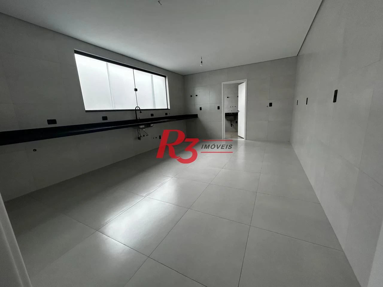 Casa com 3 dormitórios à venda, 290 m² por R$ 1.865.000,00 - Embaré - Santos/SP