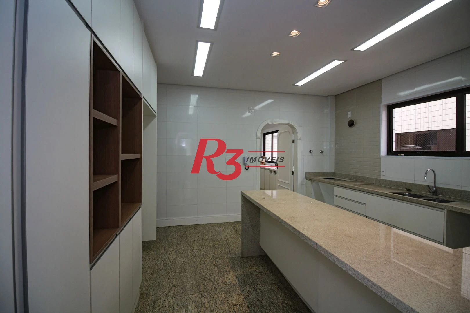 Apartamento para alugar, 377 m² por R$ 18.720,97/mês - Gonzaga - Santos/SP