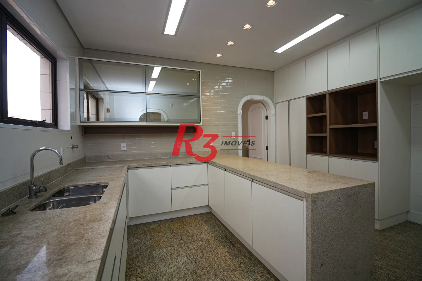 Apartamento para alugar, 377 m² por R$ 18.720,97/mês - Gonzaga - Santos/SP