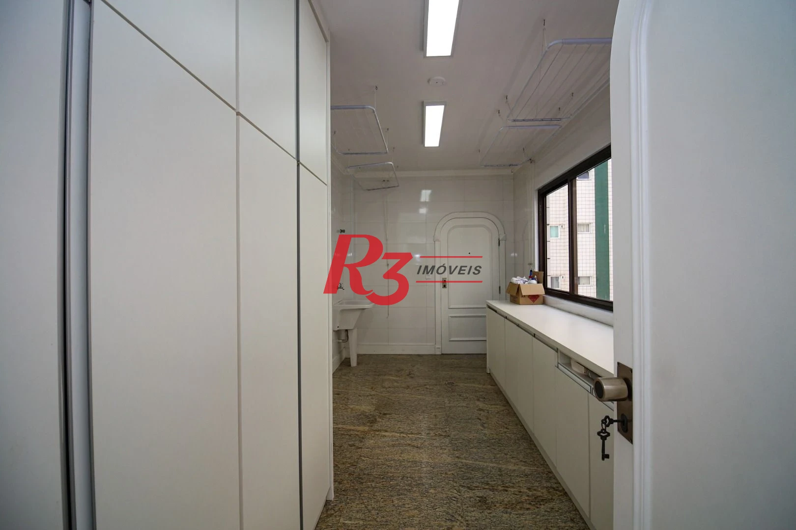 Apartamento para alugar, 377 m² por R$ 18.720,97/mês - Gonzaga - Santos/SP