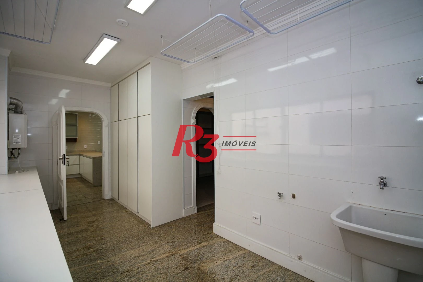 Apartamento para alugar, 377 m² por R$ 18.720,97/mês - Gonzaga - Santos/SP