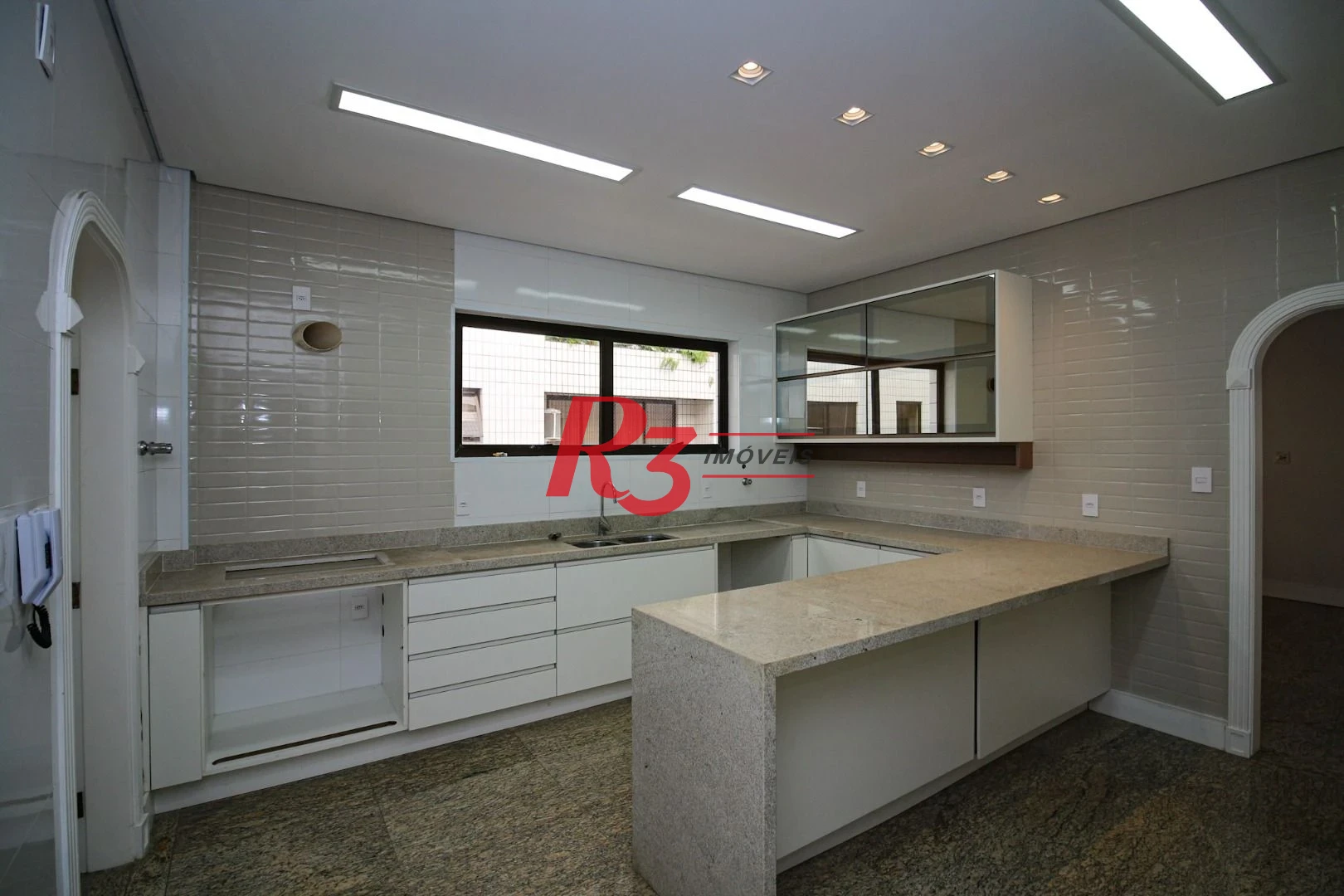 Apartamento para alugar, 377 m² por R$ 18.720,97/mês - Gonzaga - Santos/SP