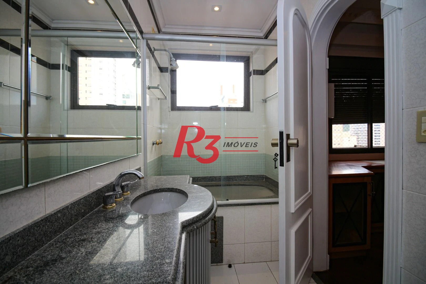 Apartamento para alugar, 377 m² por R$ 18.720,97/mês - Gonzaga - Santos/SP