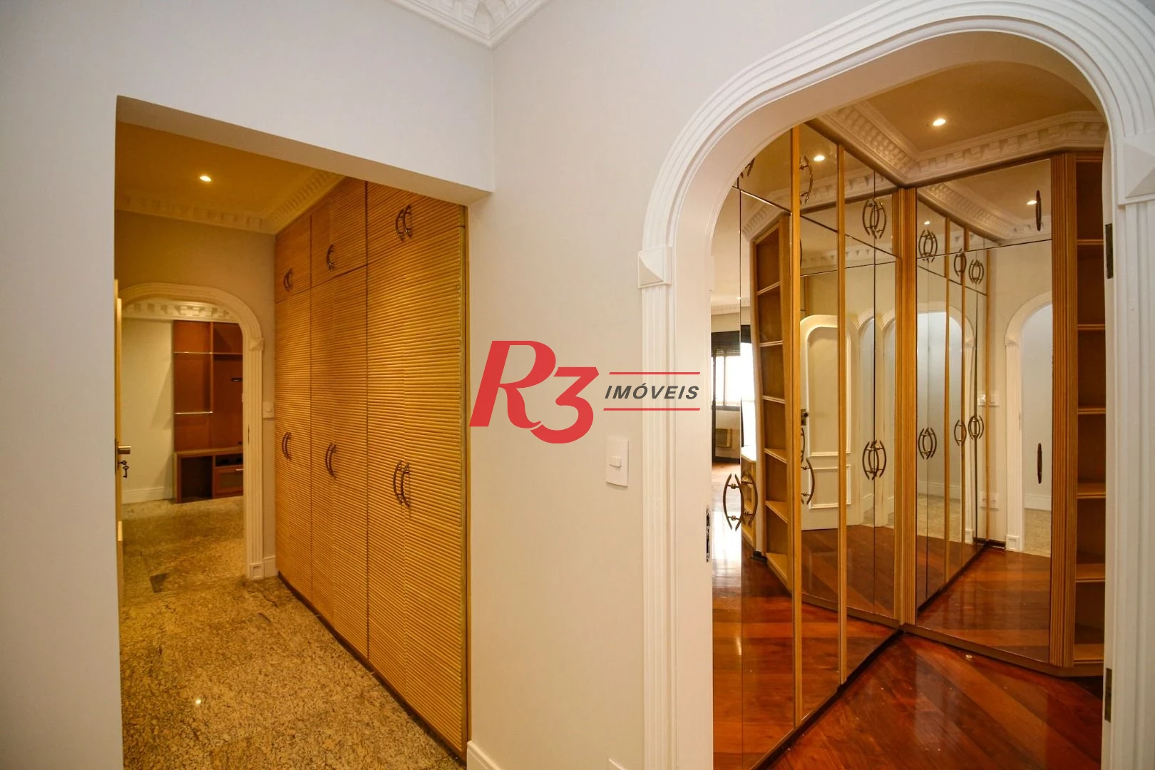 Apartamento para alugar, 377 m² por R$ 18.720,97/mês - Gonzaga - Santos/SP