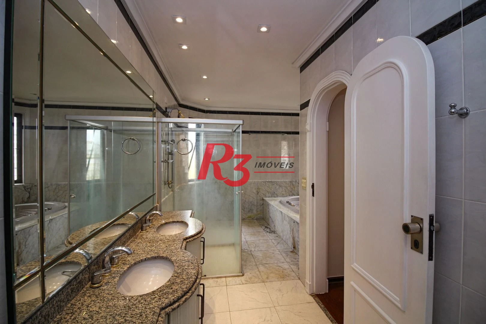 Apartamento para alugar, 377 m² por R$ 18.720,97/mês - Gonzaga - Santos/SP