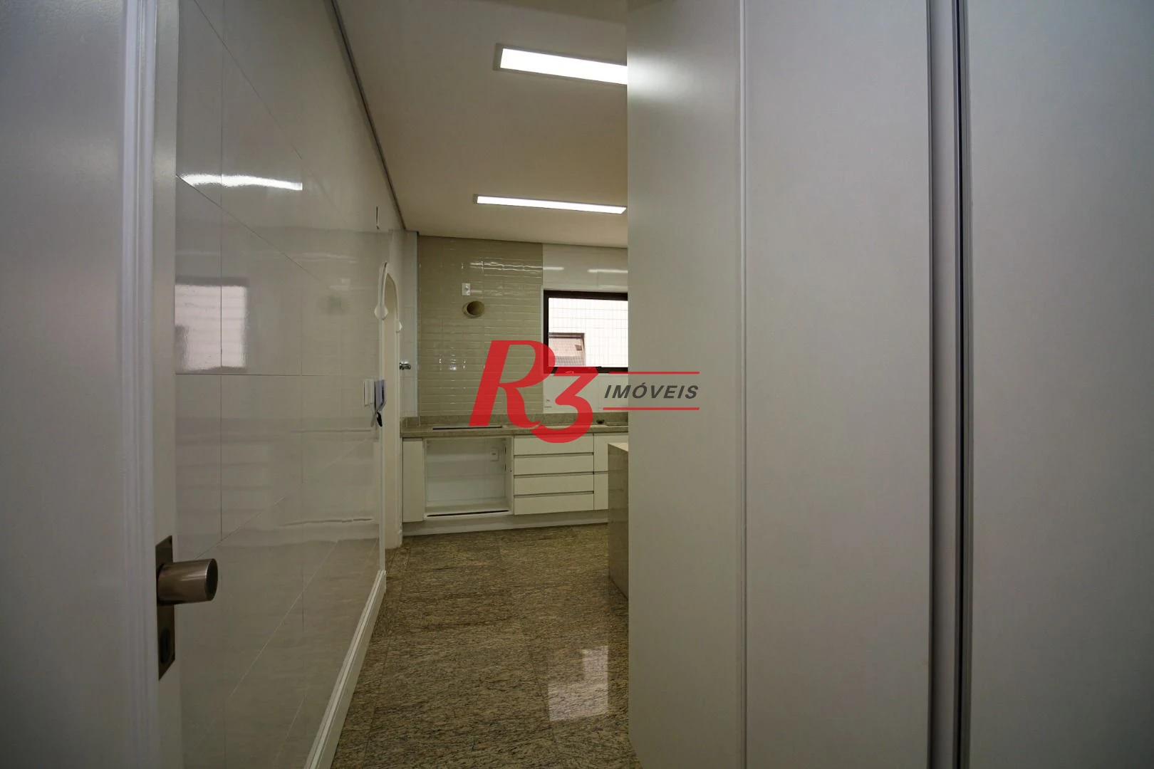 Apartamento para alugar, 377 m² por R$ 18.720,97/mês - Gonzaga - Santos/SP