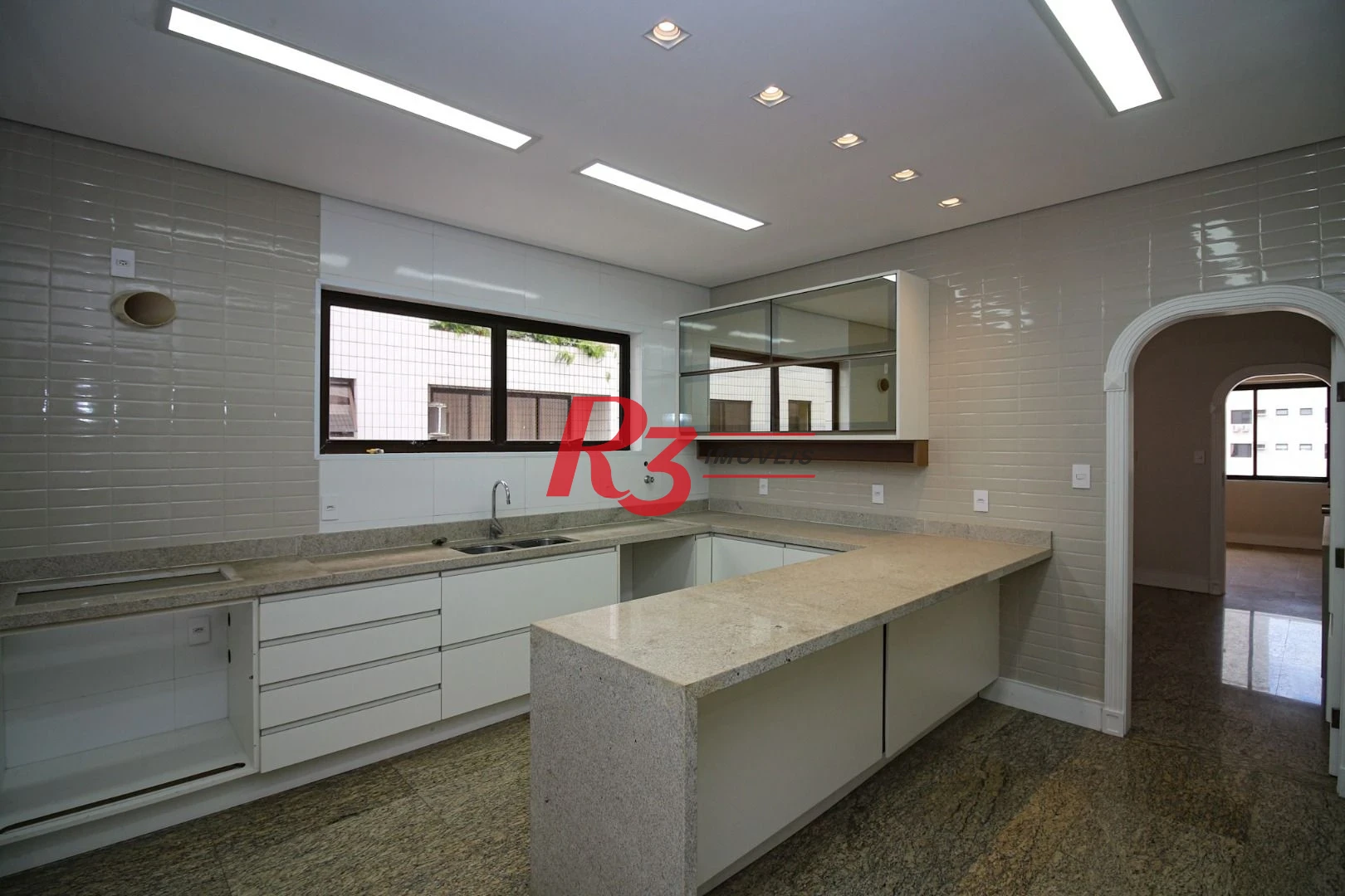 Apartamento para alugar, 377 m² por R$ 18.720,97/mês - Gonzaga - Santos/SP