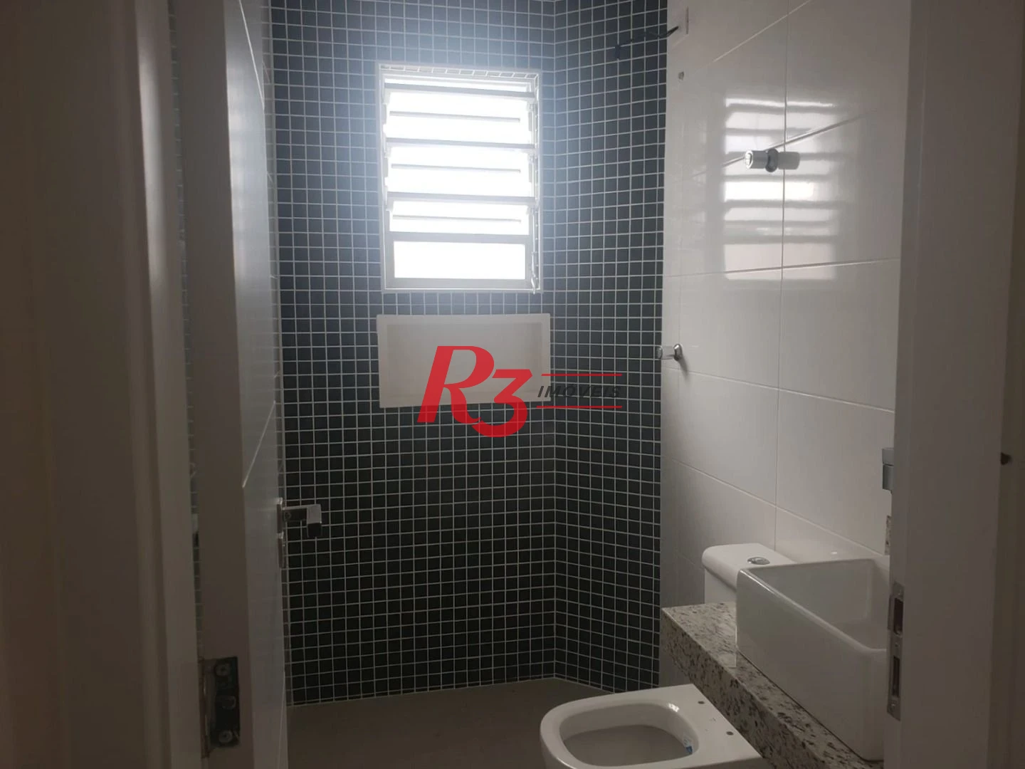 SOBREPOSTA DUPLEX SUPERIOR NOVINHA!  CASA 1 -À VENDA, 155 m² por R$ 1.175.000 - Embaré - Santos/SP