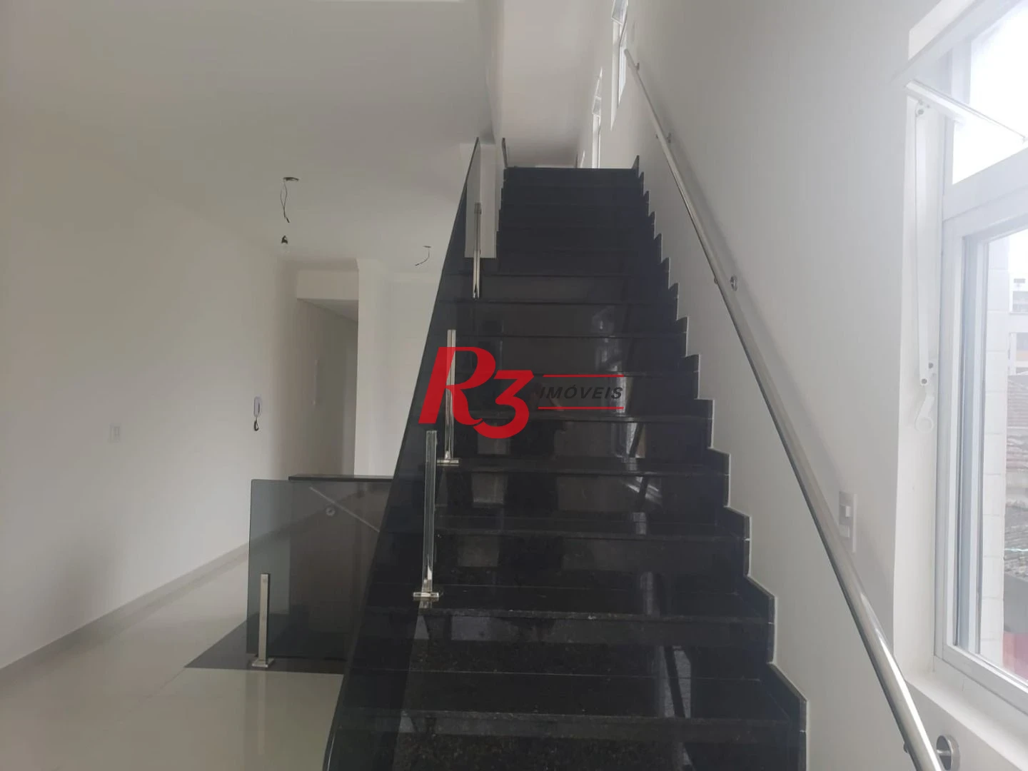 SOBREPOSTA DUPLEX SUPERIOR NOVINHA!  CASA 1 -À VENDA, 155 m² por R$ 1.175.000 - Embaré - Santos/SP