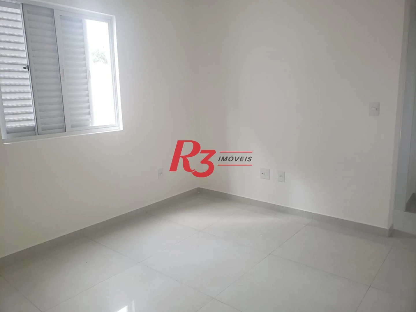 SOBREPOSTA DUPLEX SUPERIOR NOVINHA!  CASA 1 -À VENDA, 155 m² por R$ 1.175.000 - Embaré - Santos/SP