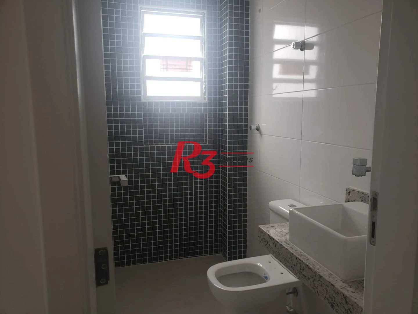 SOBREPOSTA DUPLEX SUPERIOR NOVINHA!  CASA 1 -À VENDA, 155 m² por R$ 1.175.000 - Embaré - Santos/SP
