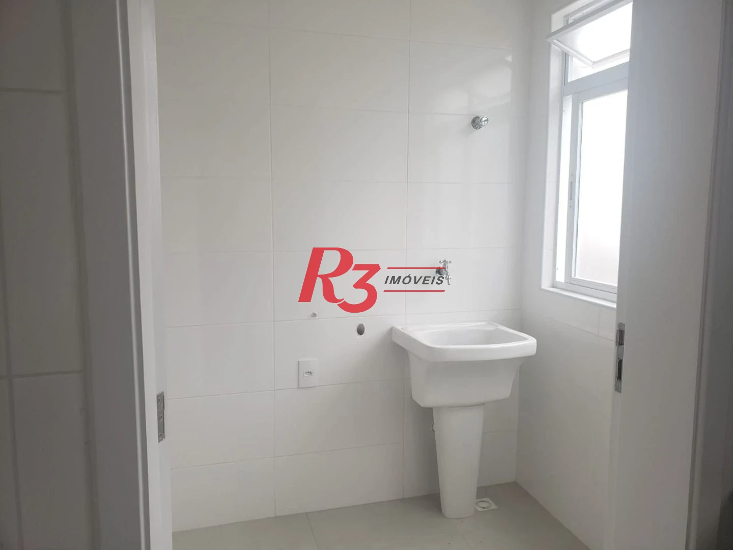 SOBREPOSTA DUPLEX SUPERIOR NOVINHA!  CASA 1 -À VENDA, 155 m² por R$ 1.175.000 - Embaré - Santos/SP