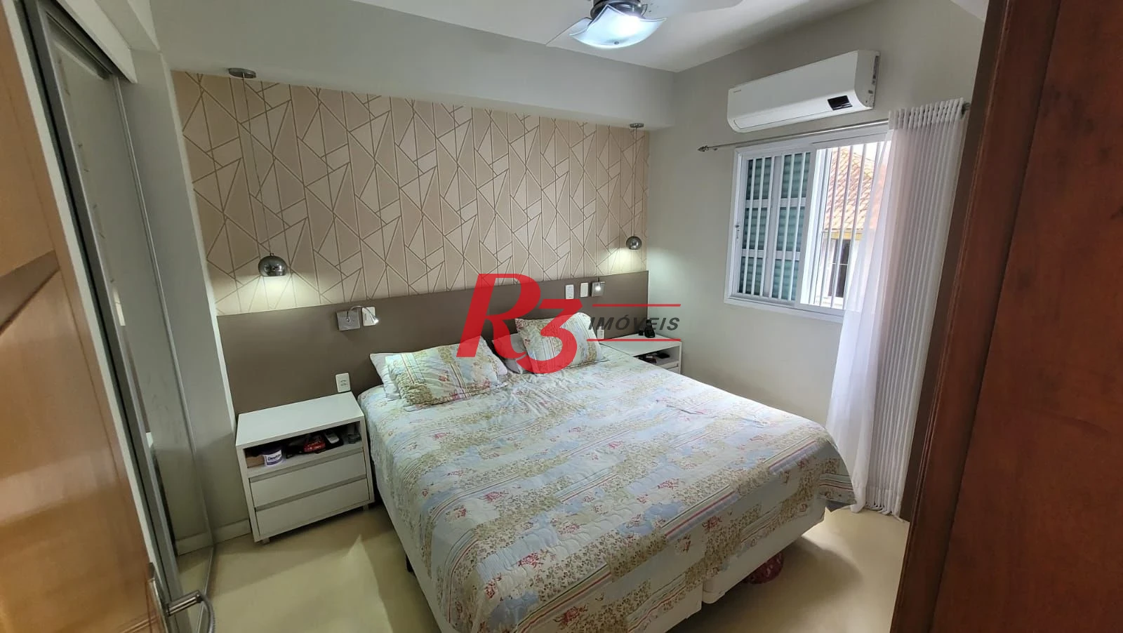 Sobrado com 4 dormitórios para alugar, 151 m² por R$ 10.901,00/mês - Pompéia - Santos/SP