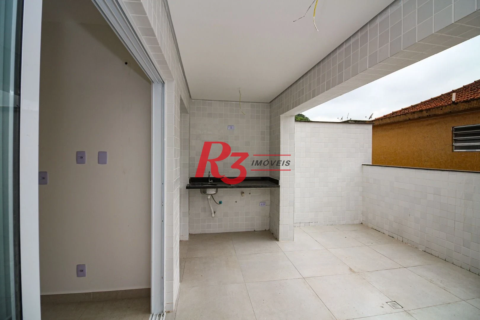 APARTAMENTO COM 2 QUAROS VARANDA GOURMET NO MARAPE EM SANTOS