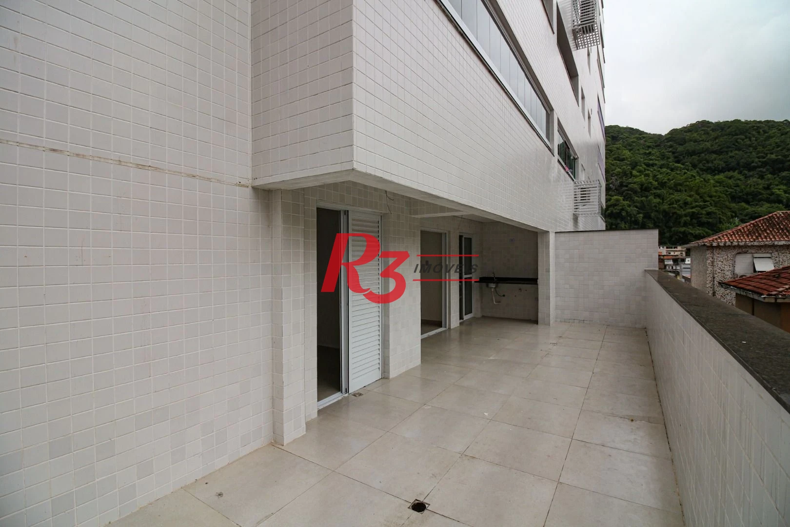 APARTAMENTO COM 2 QUAROS VARANDA GOURMET NO MARAPE EM SANTOS