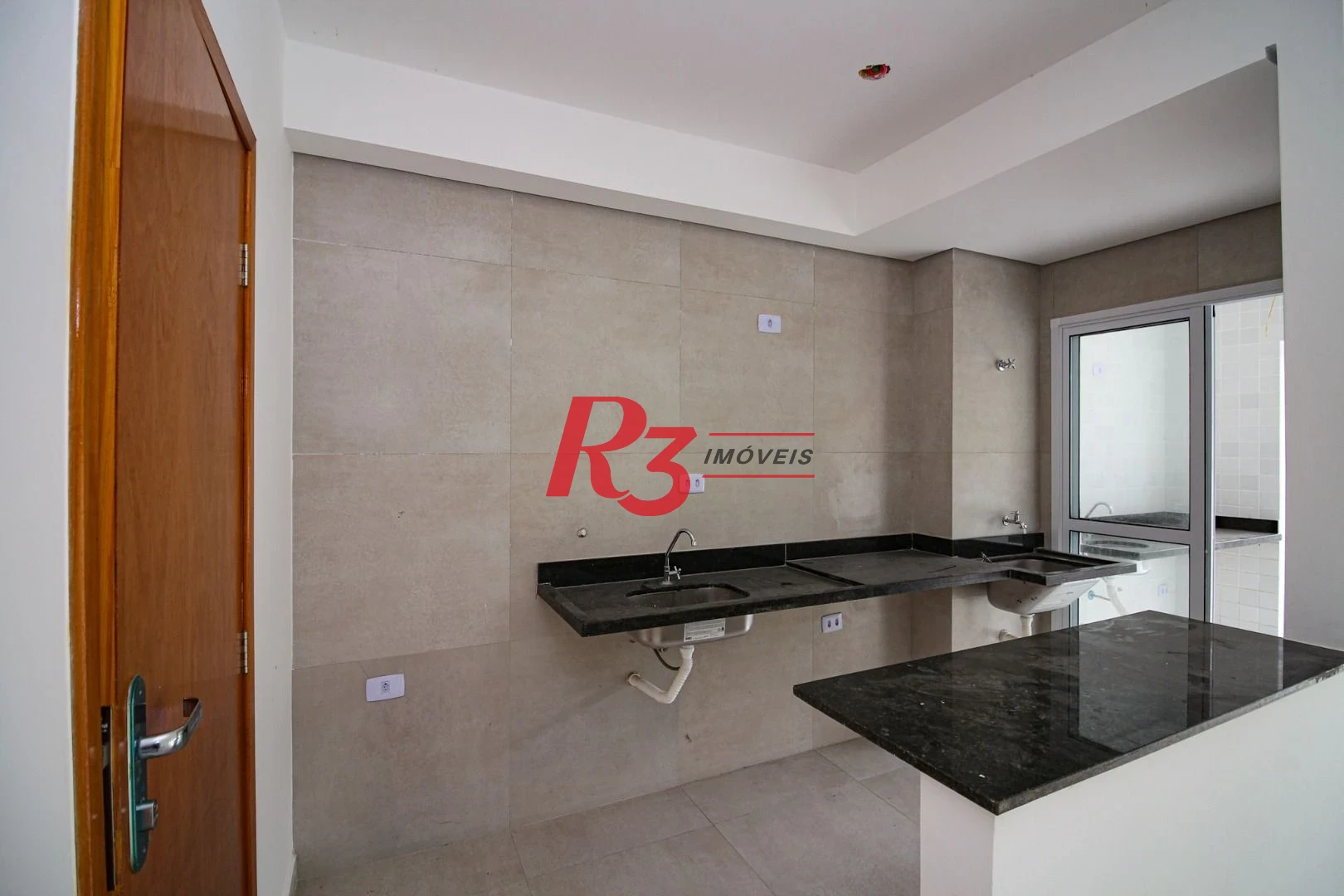 APARTAMENTO COM 2 QUAROS VARANDA GOURMET NO MARAPE EM SANTOS