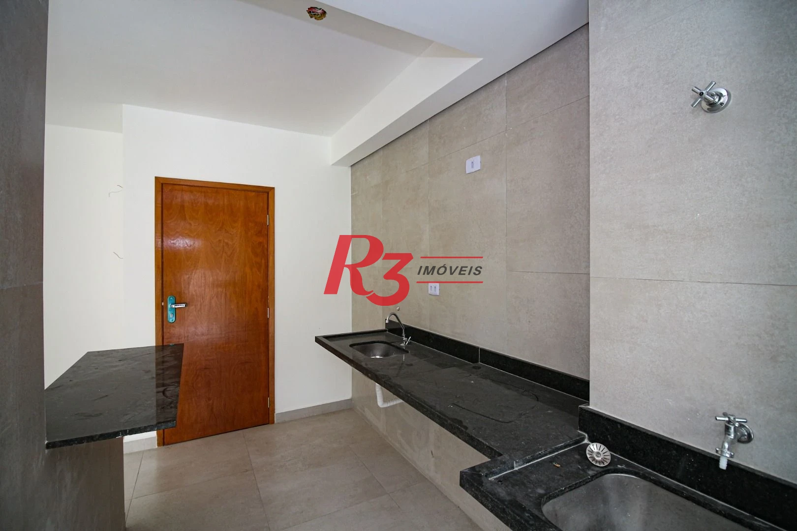 APARTAMENTO COM 2 QUAROS VARANDA GOURMET NO MARAPE EM SANTOS