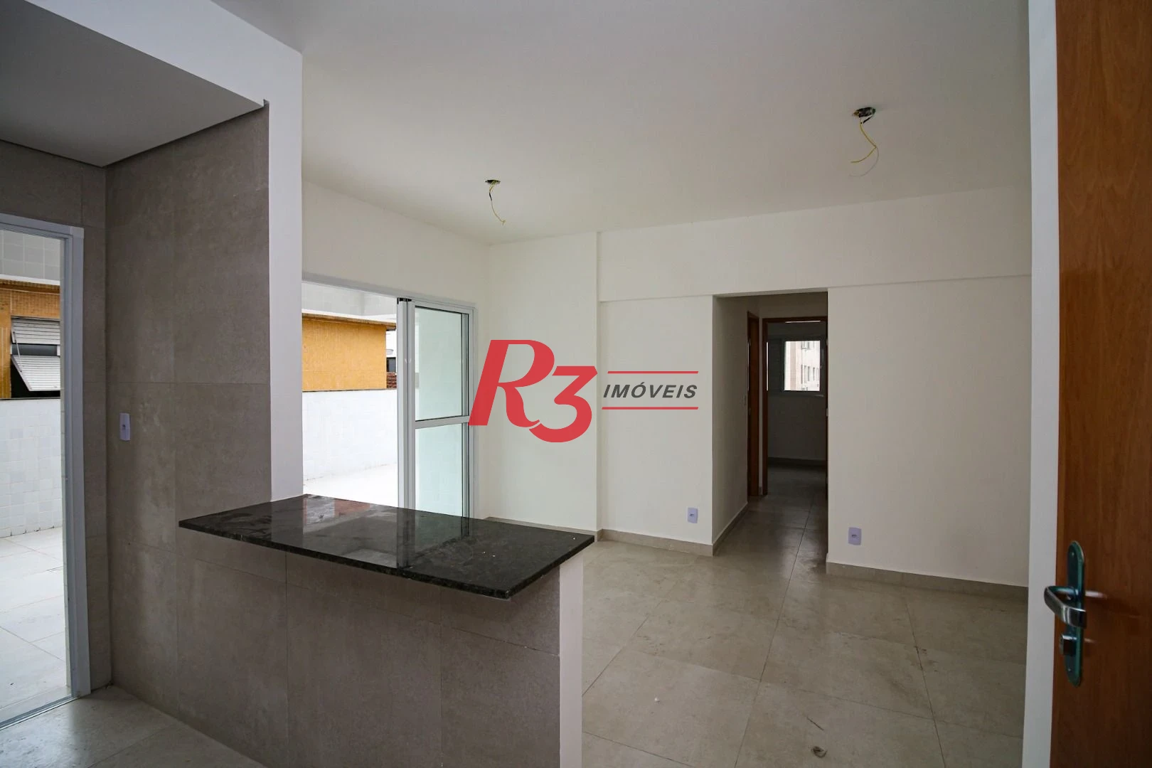 APARTAMENTO COM 2 QUAROS VARANDA GOURMET NO MARAPE EM SANTOS