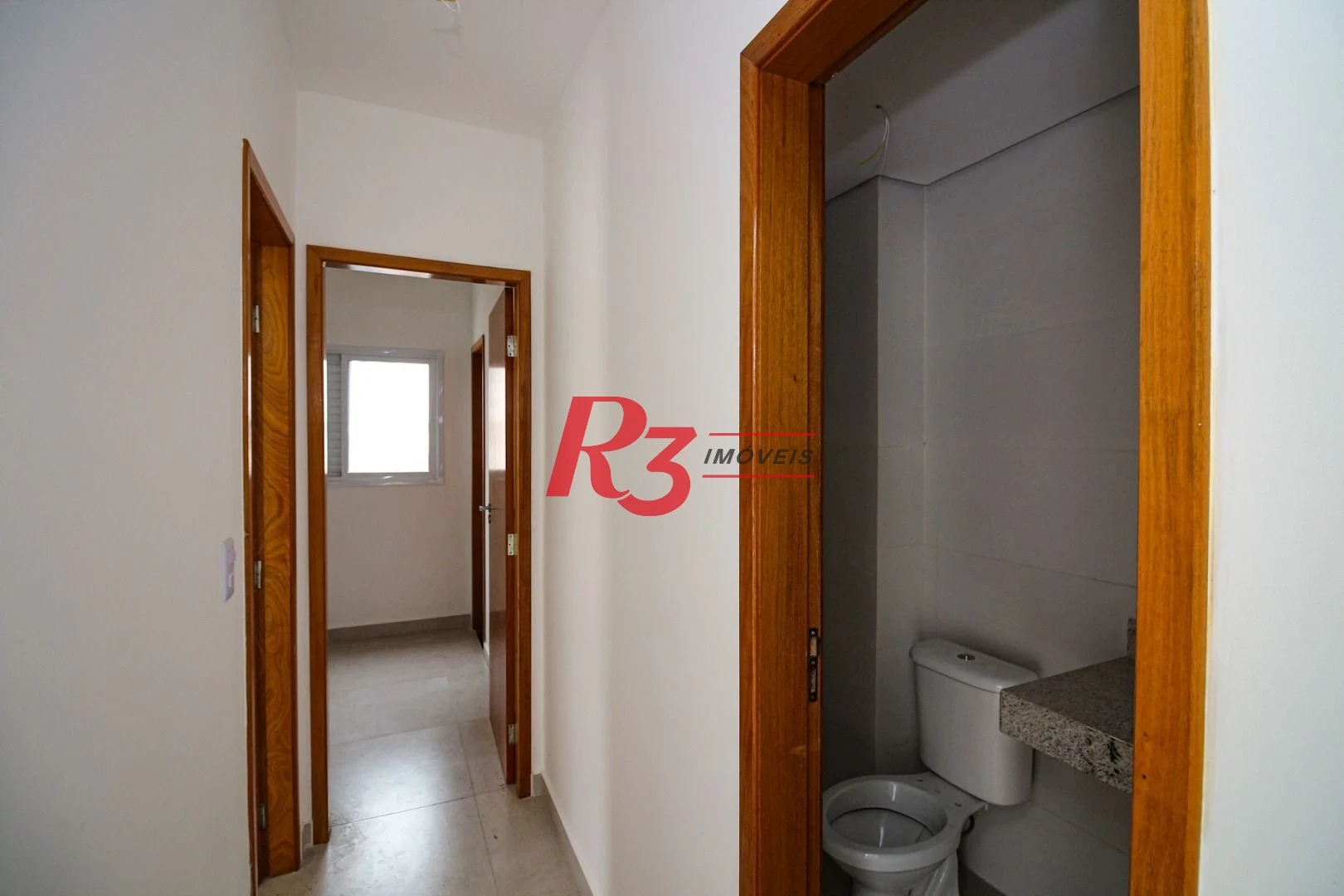 APARTAMENTO COM 2 QUAROS VARANDA GOURMET NO MARAPE EM SANTOS