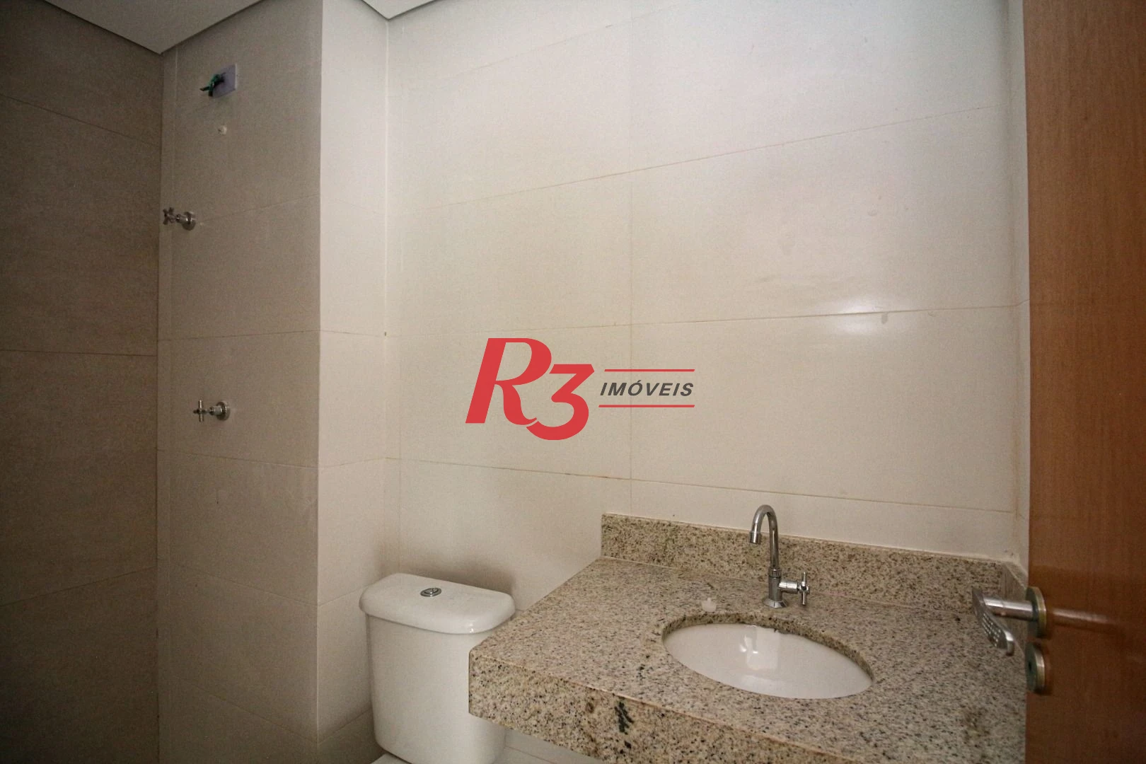 APARTAMENTO COM 2 QUAROS VARANDA GOURMET NO MARAPE EM SANTOS