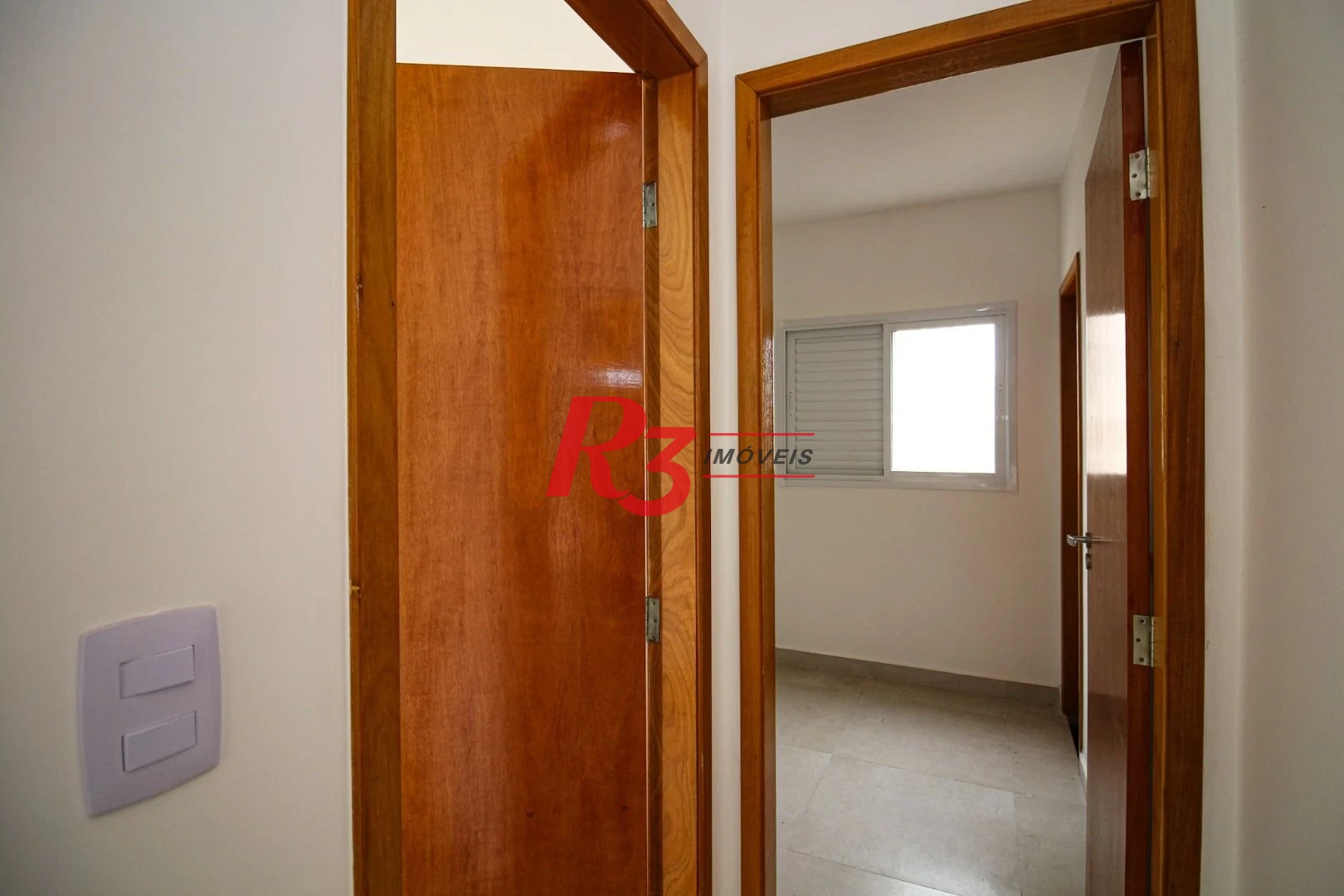 APARTAMENTO COM 2 QUAROS VARANDA GOURMET NO MARAPE EM SANTOS
