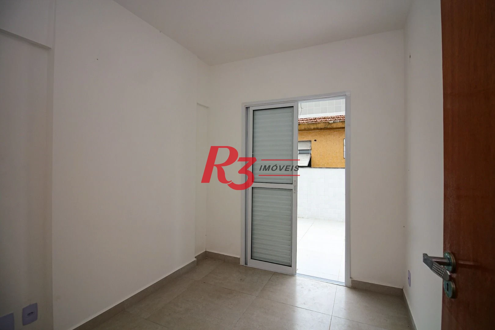 APARTAMENTO COM 2 QUAROS VARANDA GOURMET NO MARAPE EM SANTOS