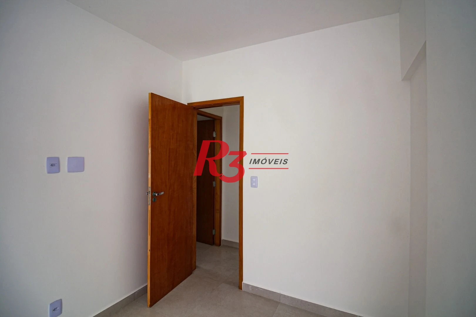 APARTAMENTO COM 2 QUAROS VARANDA GOURMET NO MARAPE EM SANTOS