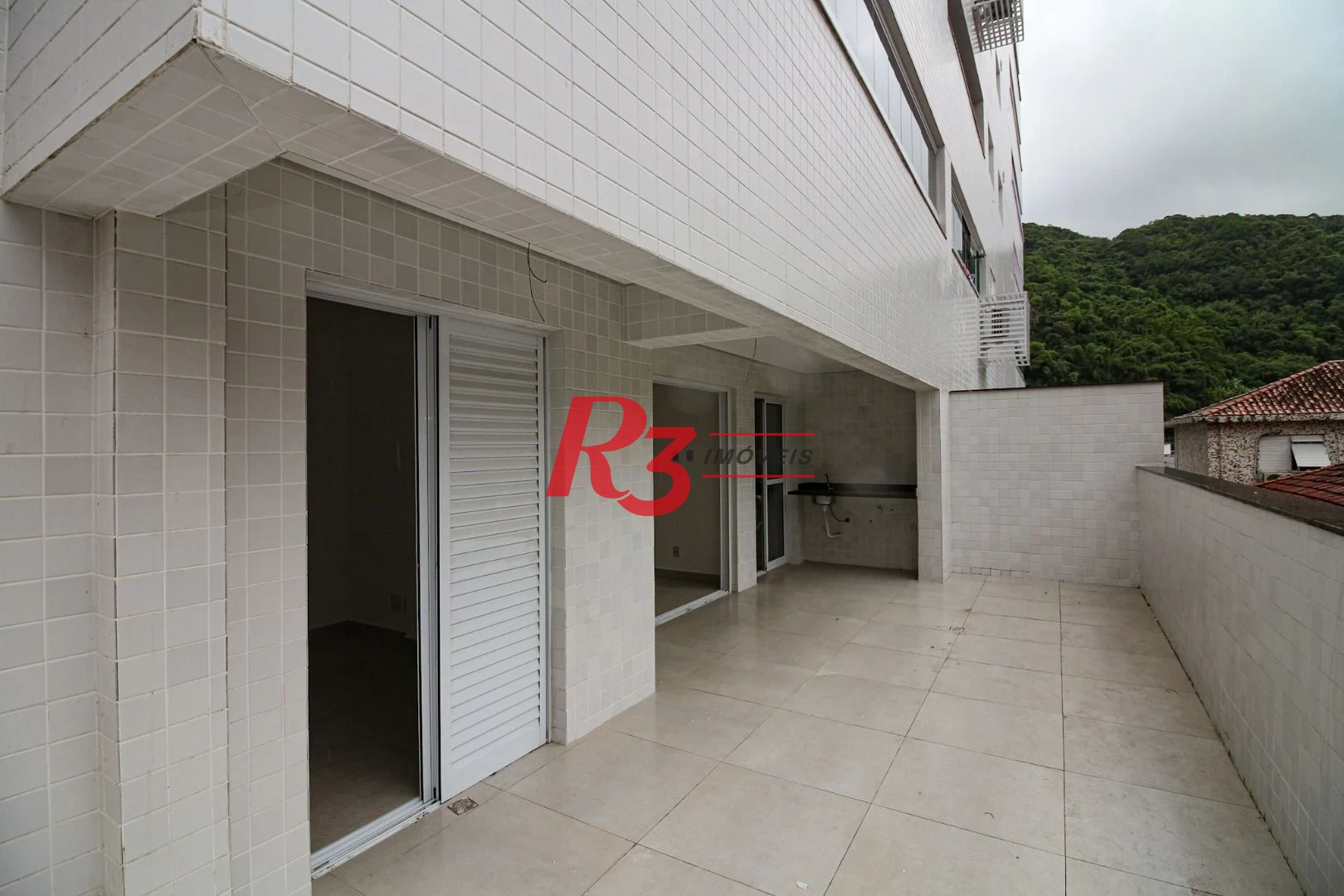 APARTAMENTO COM 2 QUAROS VARANDA GOURMET NO MARAPE EM SANTOS