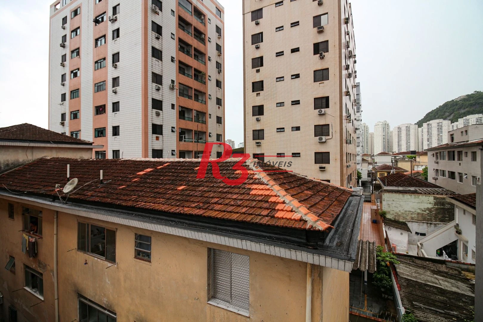 APARTAMENTO COM 2 QUAROS VARANDA GOURMET NO MARAPE EM SANTOS