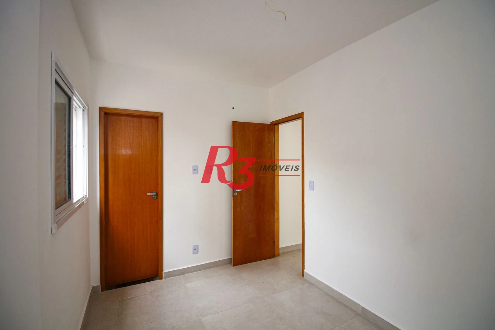 APARTAMENTO COM 2 QUAROS VARANDA GOURMET NO MARAPE EM SANTOS