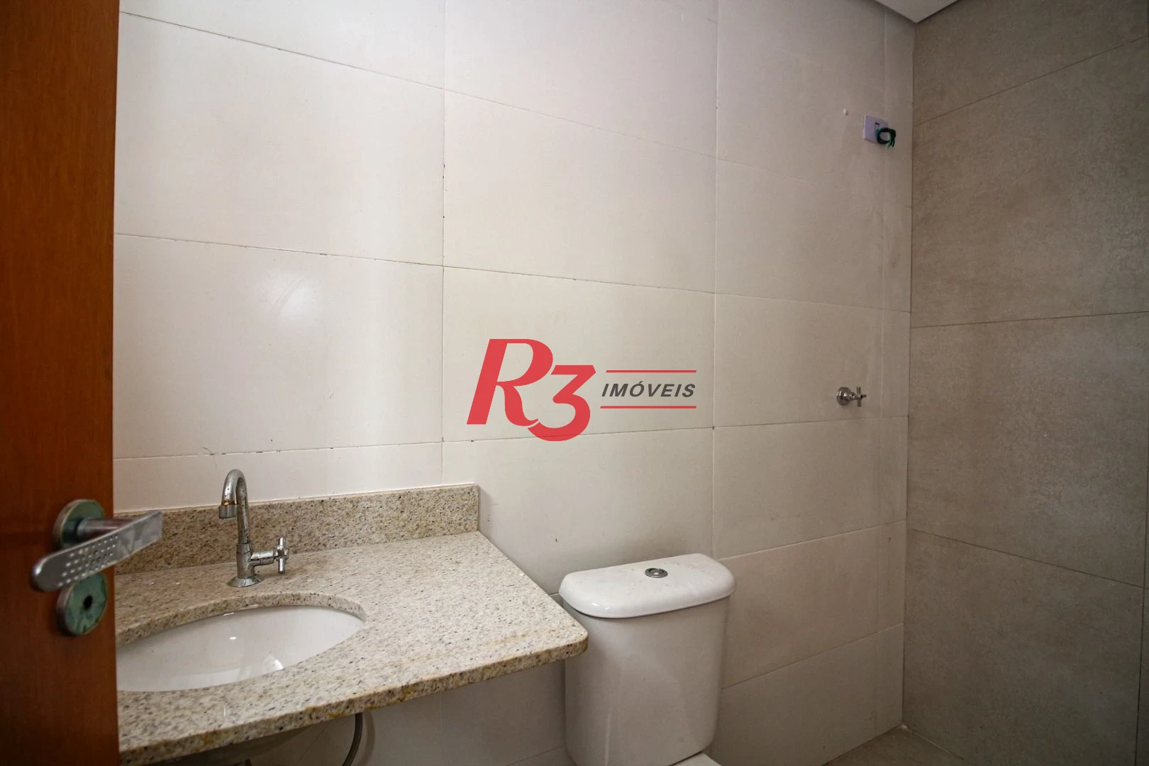 APARTAMENTO COM 2 QUAROS VARANDA GOURMET NO MARAPE EM SANTOS