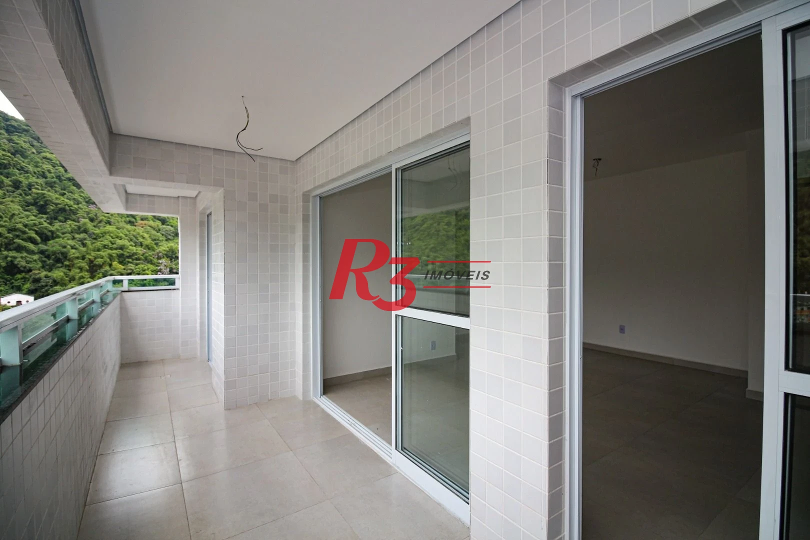APARTAMENTO COM 02 QUARTOS E VARANDA GOURMET NO MARAPE EM SANTOS