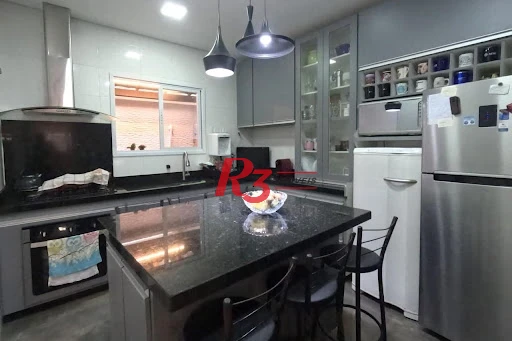 Sobrado com 3 dormitórios à venda, 140 m² por R$ 860.000,00 - Campo Grande - Santos/SP