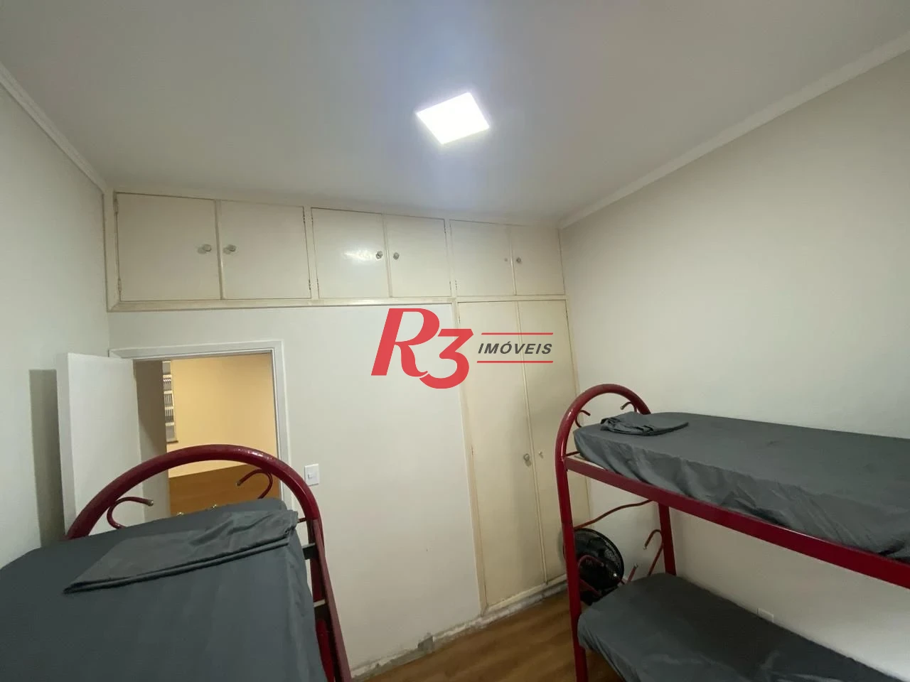 Apartamento com 2 dormitórios à venda, 55 m² por R$ 410.000,00 - Embaré - Santos/SP