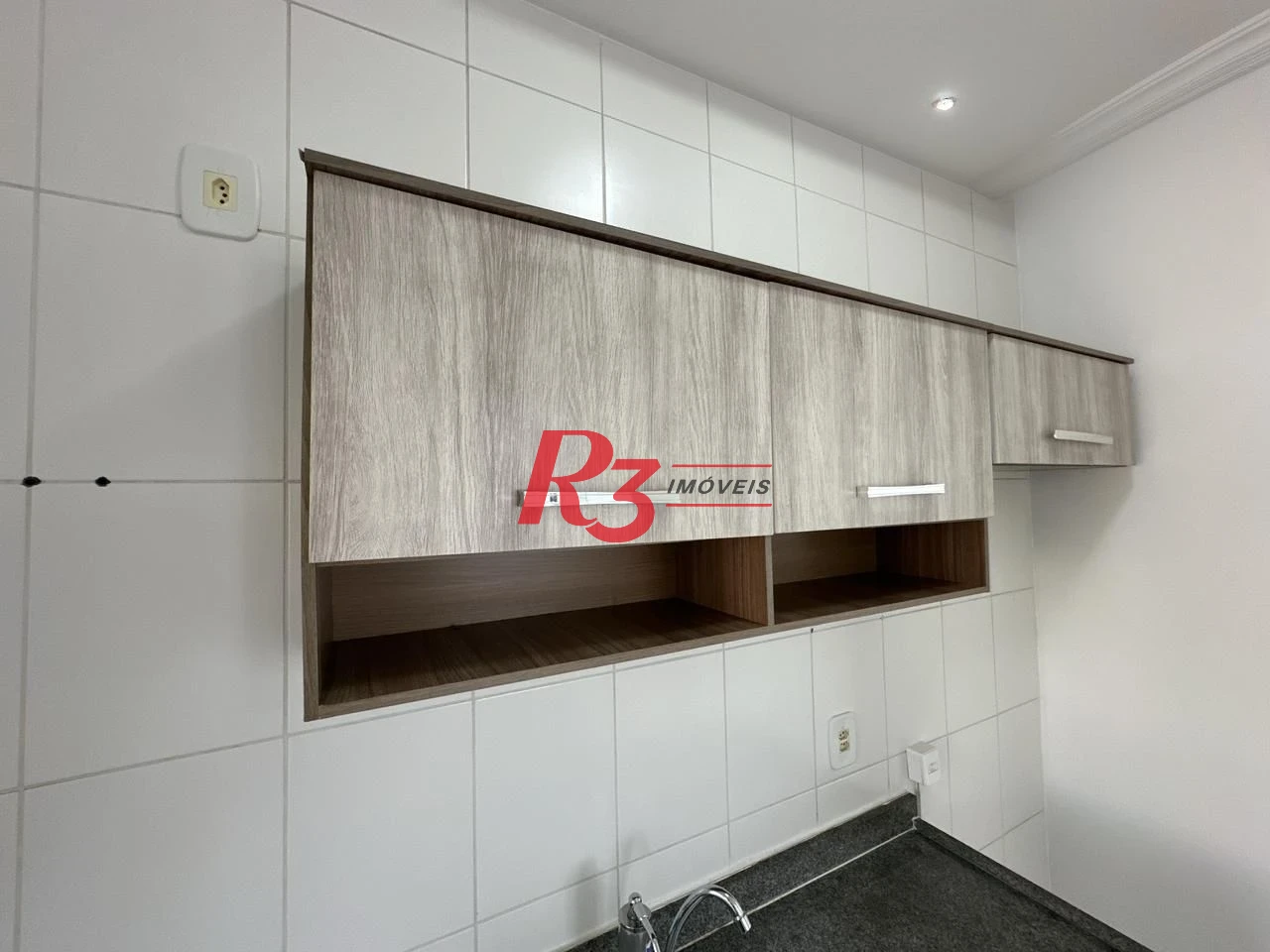 Apartamento à venda, 63 m² por R$ 346.000,00 - Areia Branca - Santos/SP