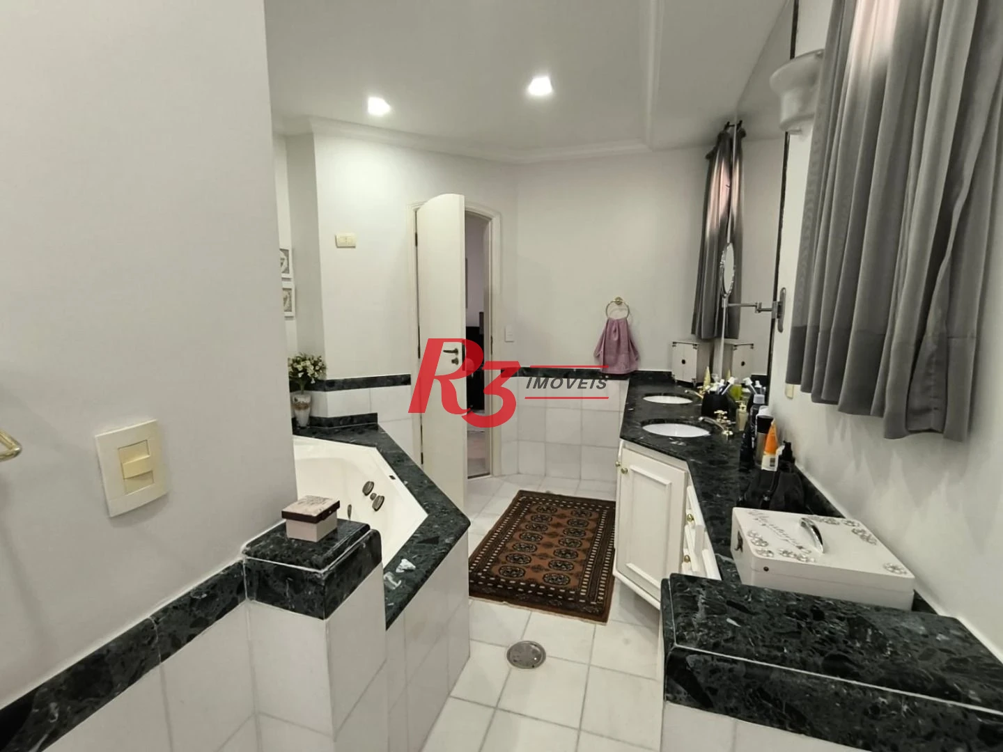 Apartamento com 3 dormitórios à venda, 209 m² por R$ 2.500.000,00 - Boqueirão - Santos/SP