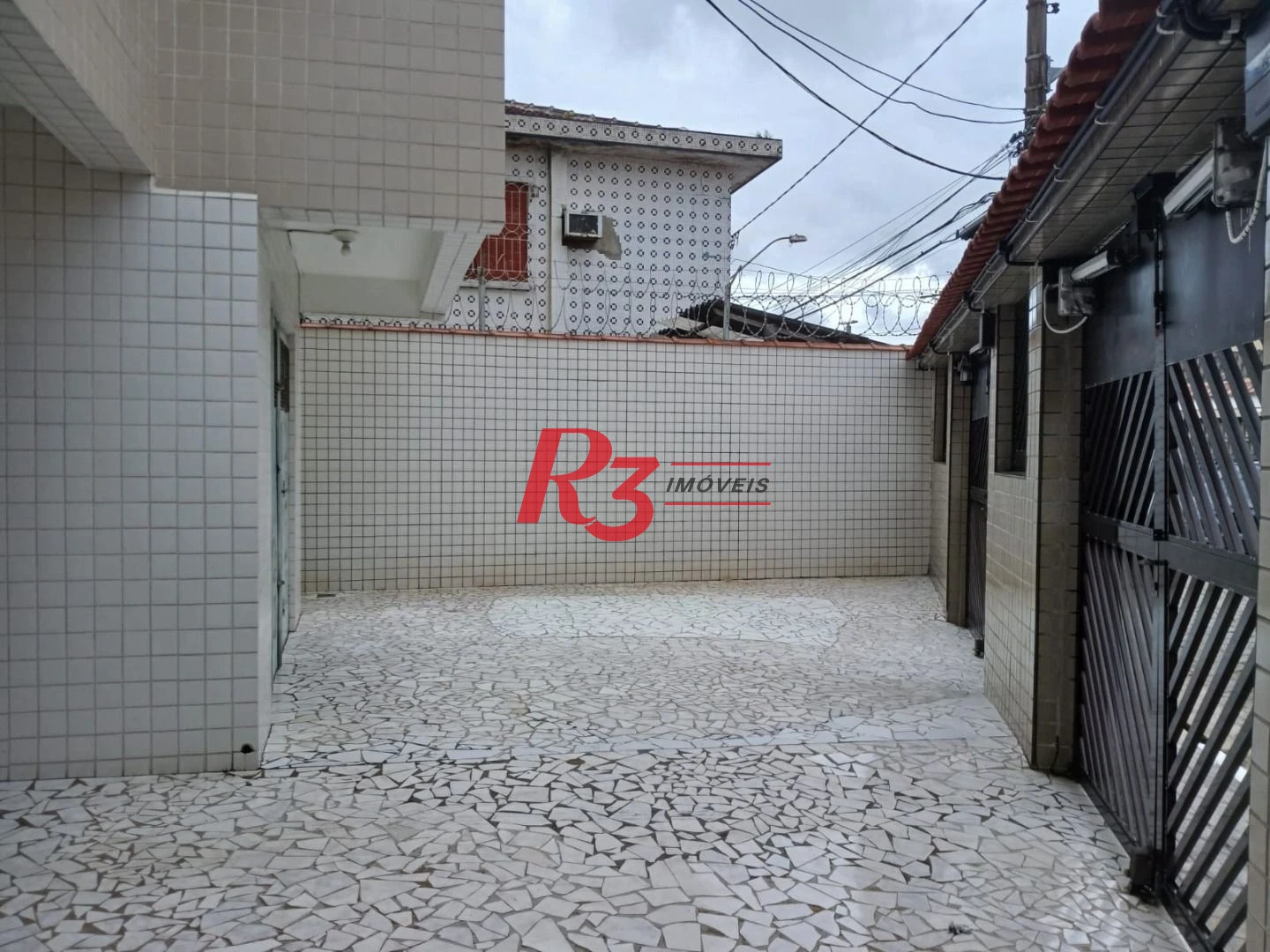 R3 REAL ESTATE VENDE! Apartamento com 2 dormitórios à venda, 65 m² por R$ 270.000 - Catiapoã - São Vicente/SP