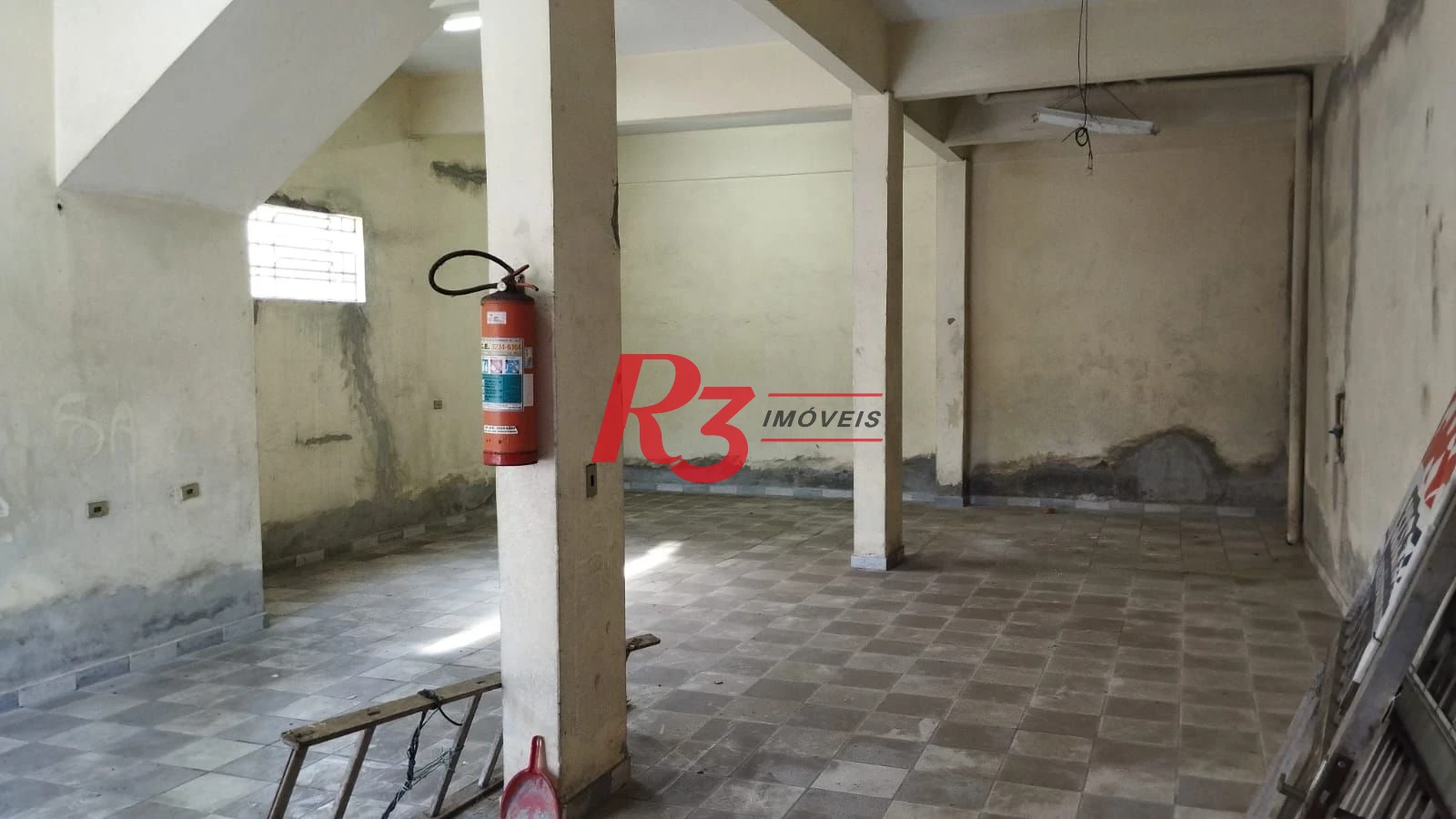 Excelente galpão com 210m2