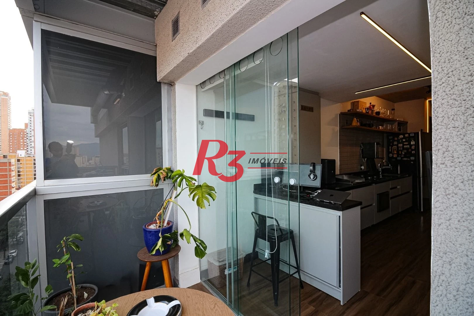 Apartamento à venda, 74 m² por R$ 940.000,00 - Embaré - Santos/SP