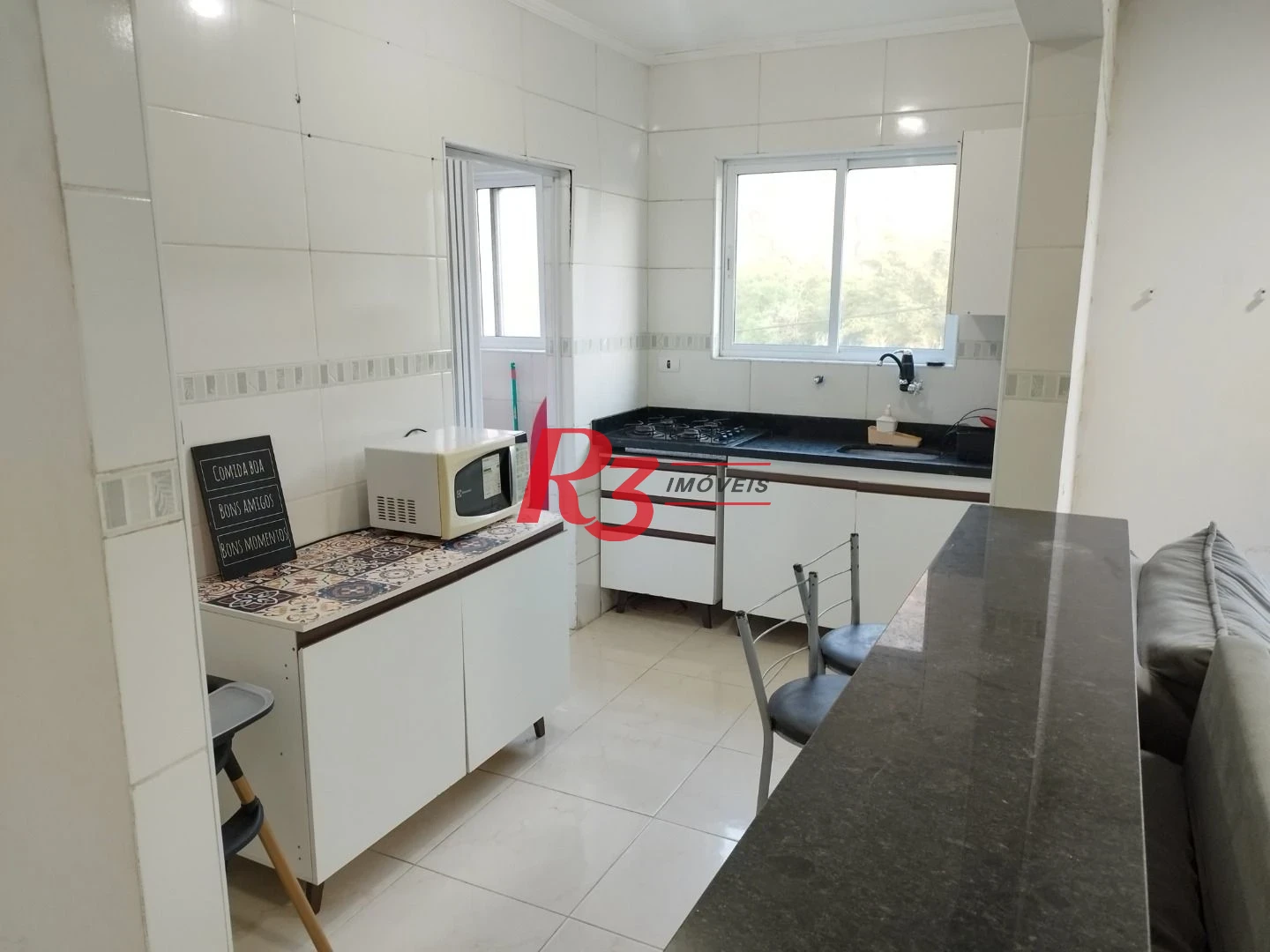 Apartamento com 2 dormitórios à venda, 58 m² por R$ 282.000,00 - Vila Voturuá - São Vicente/SP
